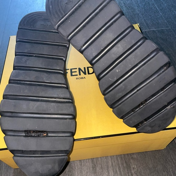 FENDI SNEAKER SIZE 9 - Picture 4 of 5
